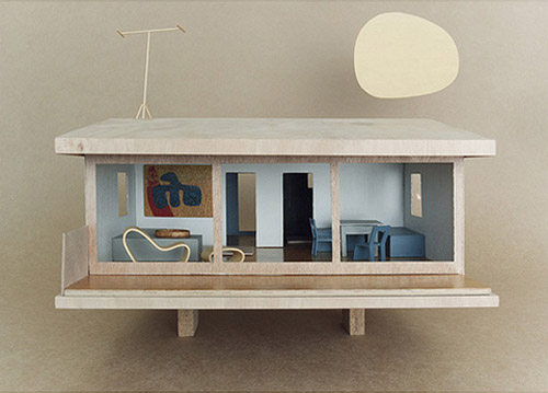 7401962 86904c9dca o Miniaturas de casas inspiradas na Bauhaus