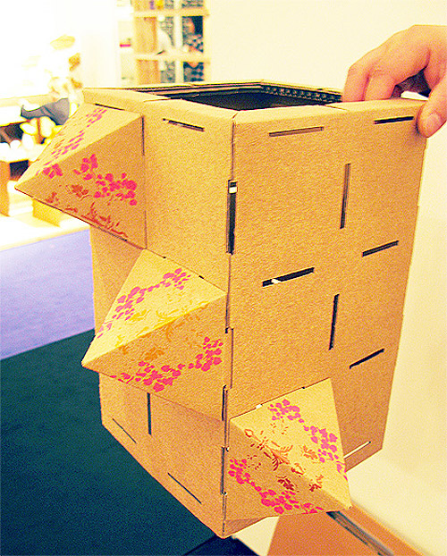 7599337 a7f4731988 o Um sistema modular para criar objetos de papelão