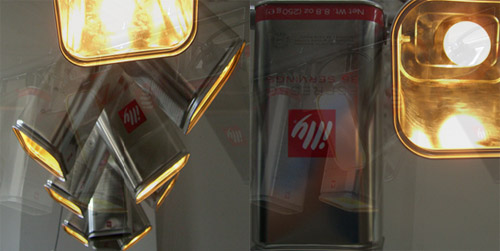 8017741 9465cb1420 o Luminária com latas de café