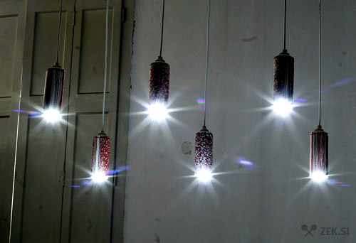 8325644 b1f2920923 o Luminária feita com latas de spray