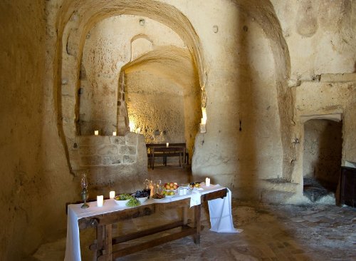 hotel caverna le grotte della civita 17 Hotel dentro de uma caverna na Itália