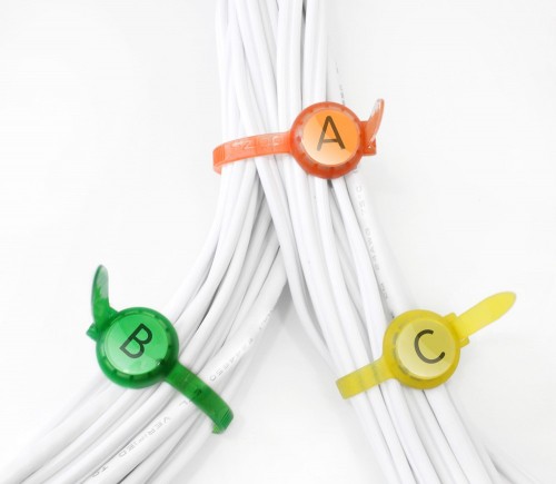 08_reusable_cord_straps 08 reusable cord straps 500x435 26 ideias para organizar os cabos do escritório
